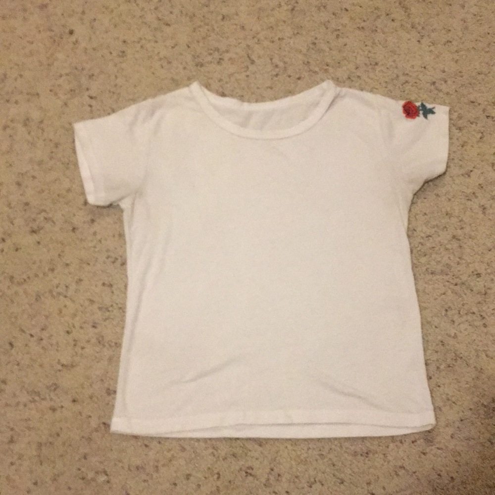 Forever 21 white t-shirt w flower on the shoulder